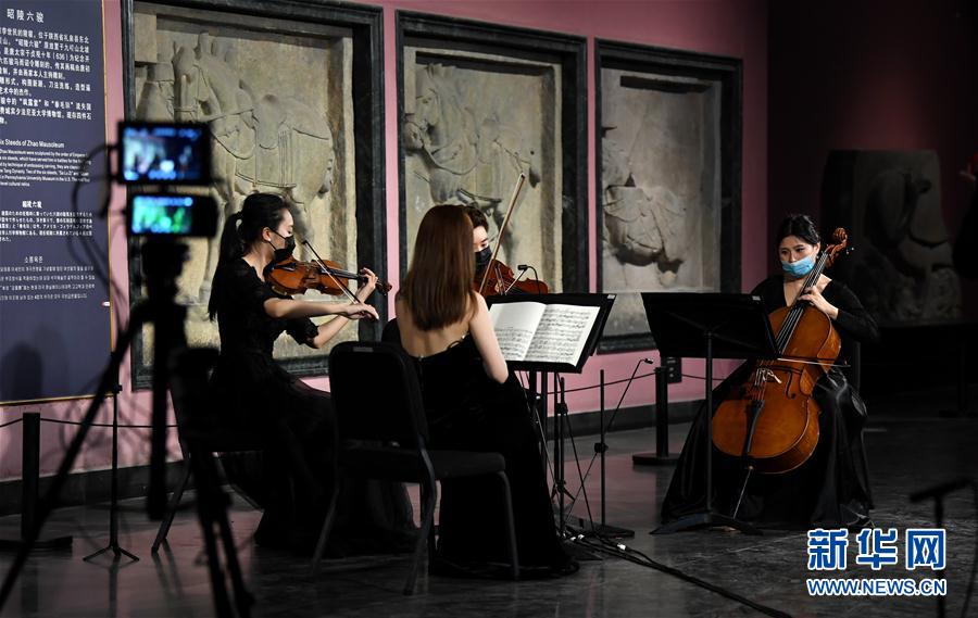 （新華全媒頭條&middot;圖文互動）（10）人氣回暖 消費(fèi)復(fù)蘇 健康出行&mdash;&mdash;加長版&ldquo;五一&rdquo;假期觀察 