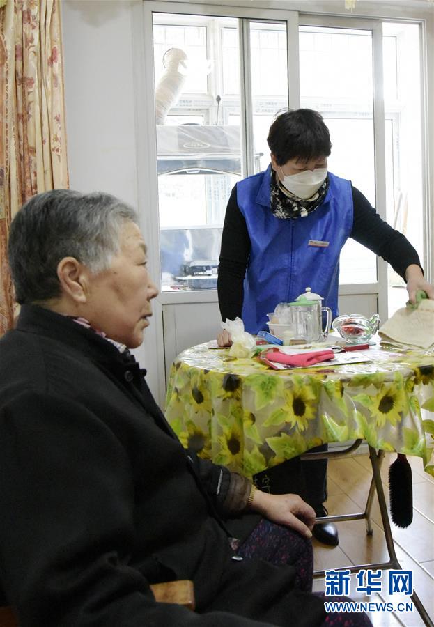 （在習(xí)近平新時(shí)代中國特色社會(huì)主義思想指引下——新時(shí)代新作為新篇章·習(xí)近平總書記關(guān)切事·圖文互動(dòng)）（6）增強(qiáng)困難群眾對疫情影響的抵抗力