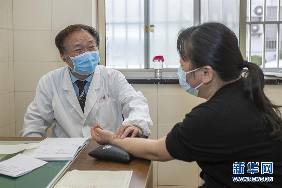 （代表委員履職·圖文互動）（4）“履職與行醫(yī)，都要精益求精”——全國政協(xié)委員吳煥淦履職記