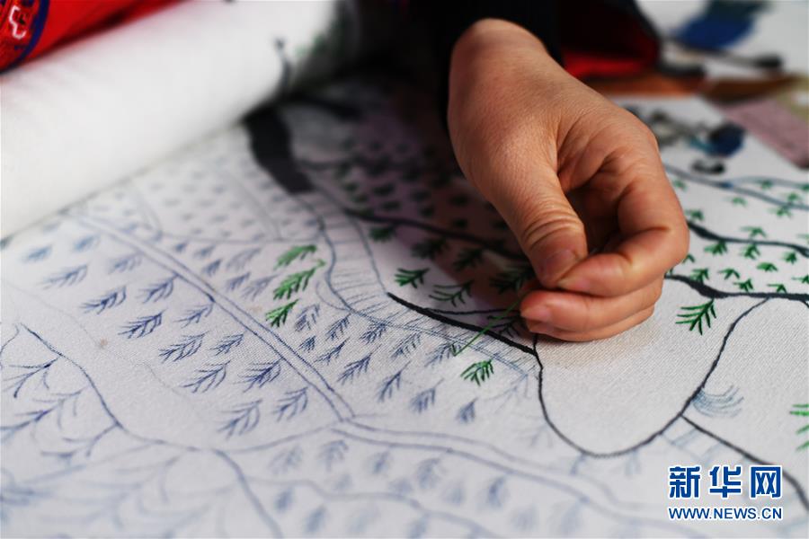 （兩會人物·圖文互動）（2）帶娃、賺錢兩不誤——一位農(nóng)民工代表眼中的脫貧新工作