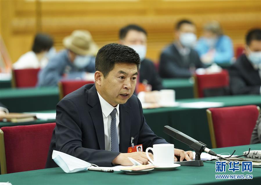 （新華全媒頭條·圖文互動(dòng)）（5）從人民中汲取磅礴力量——習(xí)近平總書記同出席2020年全國兩會(huì)人大代表、政協(xié)委員共商國是紀(jì)實(shí)