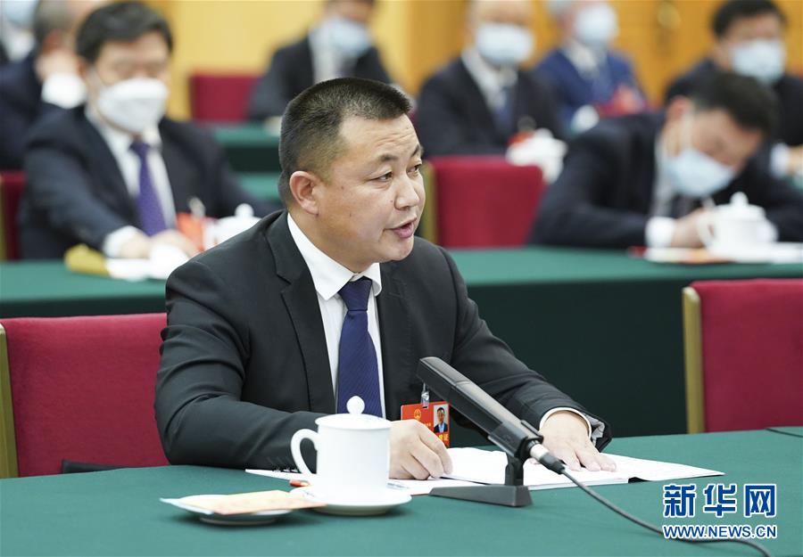 （新華全媒頭條·圖文互動(dòng)）（11）從人民中汲取磅礴力量——習(xí)近平總書記同出席2020年全國兩會(huì)人大代表、政協(xié)委員共商國是紀(jì)實(shí)