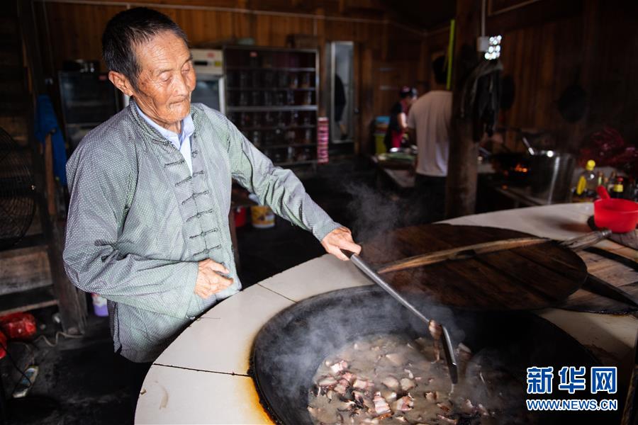 （新華全媒頭條·走向我們的小康生活·圖文互動）（8）那山，那人，那苗寨——十八洞村三代人的奮斗史