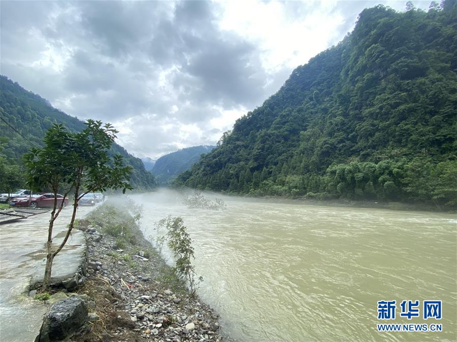 （防汛抗洪·圖文互動(dòng)）（1）山洪襲來前，澧水河畔大轉(zhuǎn)移