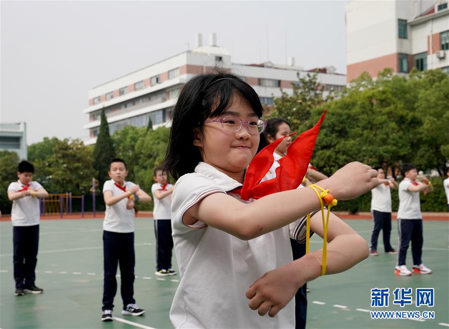 （新華全媒頭條·圖文互動）（19）“美麗的中國夢屬于你們”——以習近平同志為核心的黨中央關(guān)心少年兒童工作紀實