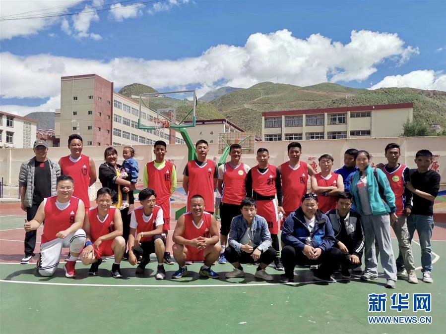 （在習(xí)近平新時(shí)代中國(guó)特色社會(huì)主義思想指引下——新時(shí)代新作為新篇章·習(xí)近平總書(shū)記關(guān)切事·圖文互動(dòng)）（2）青春做伴，西部放歌——走近扎根西部建設(shè)邊疆的大學(xué)生們