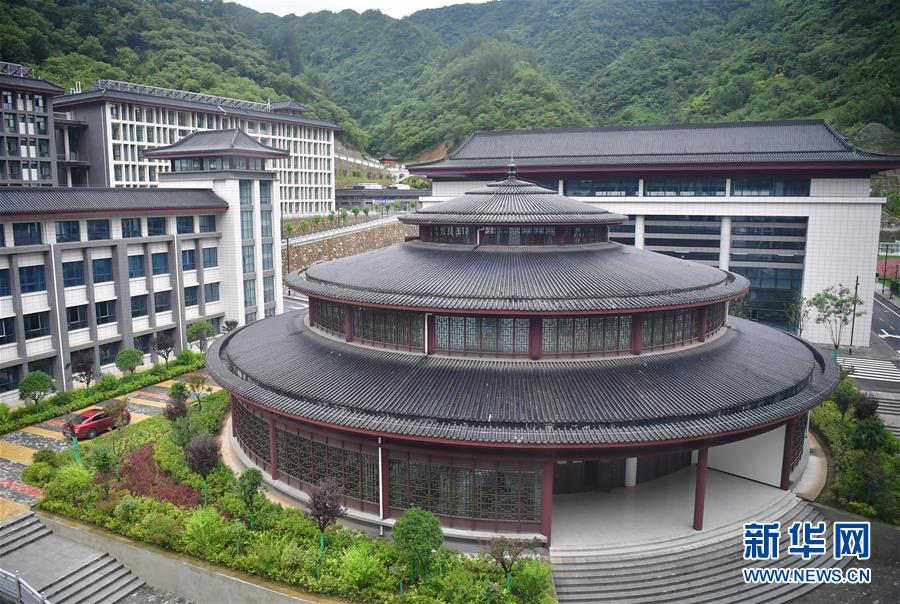 （新華視點(diǎn)·圖文互動(dòng)）（4）學(xué)校建漂亮點(diǎn)本無(wú)錯(cuò)，為何這所“豪華中學(xué)”讓人困惑？