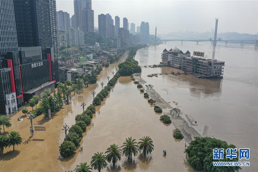 （防汛抗洪·圖文互動）（10）救援，在被洪水漫過的街巷之間——直擊重慶長江、嘉陵江抗洪一線