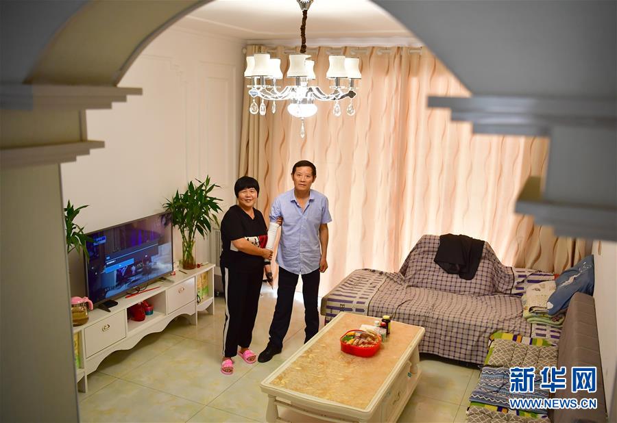 （走向我們的小康生活·圖文互動）（2）“樓上過日子，樓下賺票子”——來自陜西安康的易地扶貧搬遷一線觀察