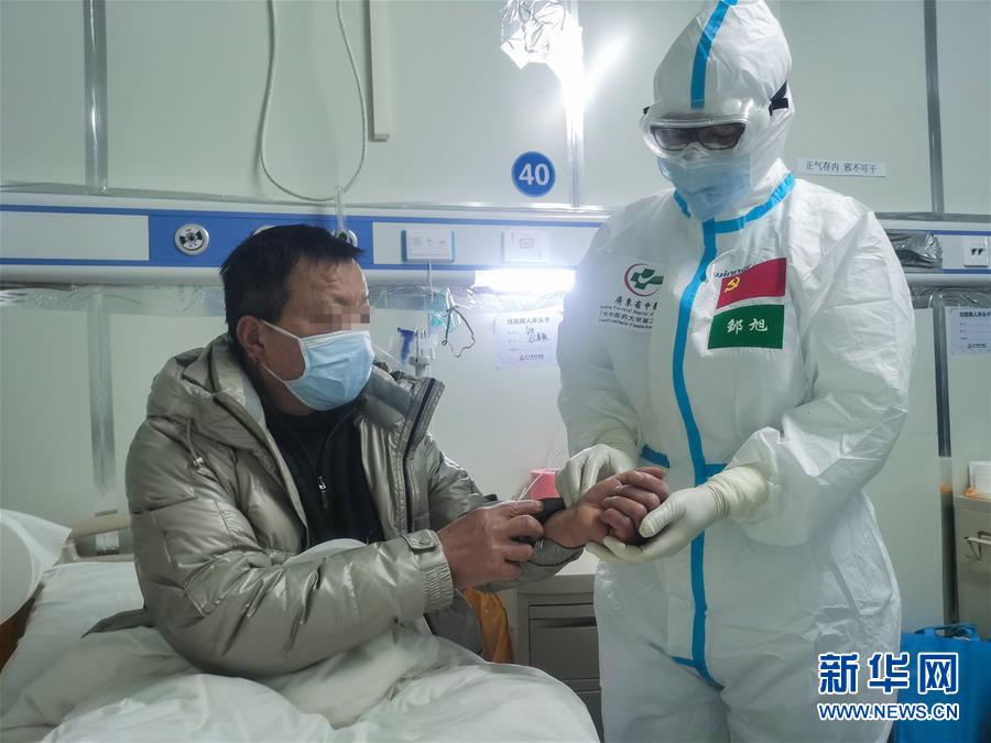 （抗疫一線醫(yī)務(wù)人員英雄群體·圖文互動）（2）合力護航生命之舟——遼寧、上海、廣東等醫(yī)療隊聯(lián)手決戰(zhàn)雷神山