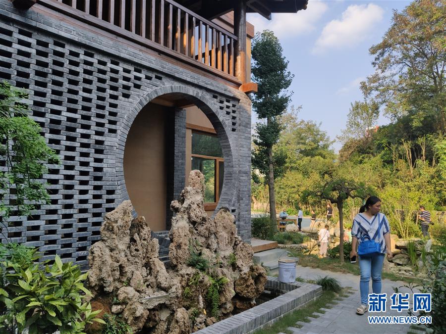 （走向我們的小康生活·圖文互動）（1）游客來了，小康近了——生態(tài)旅游引領(lǐng)湖北山區(qū)蝶變二三事