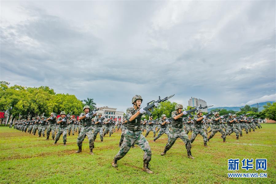 （在習(xí)近平強(qiáng)軍思想指引下·我們在戰(zhàn)位報(bào)告·圖文互動）（2）千里移防，鐵心跟黨走——南部戰(zhàn)區(qū)陸軍第75集團(tuán)軍某紅軍旅政治建軍、練兵備戰(zhàn)記事