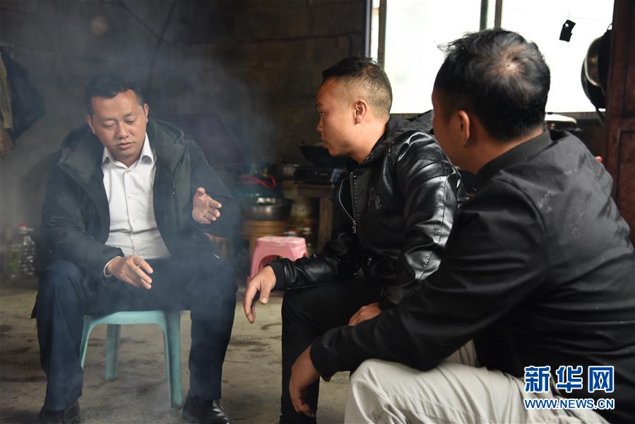 （決戰(zhàn)決勝脫貧攻堅(jiān)·圖文互動）“父親未完成的事業(yè)，我來完成”——貴州父子接力脫貧攻堅(jiān)