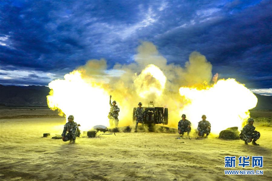 （在習近平強軍思想指引下·我們在戰(zhàn)位報告·圖文互動）（1）朵朵傘花綻放，勝戰(zhàn)精兵天降——空降兵部隊某旅教導員余海龍帶領官兵傳承黃繼光精神記事