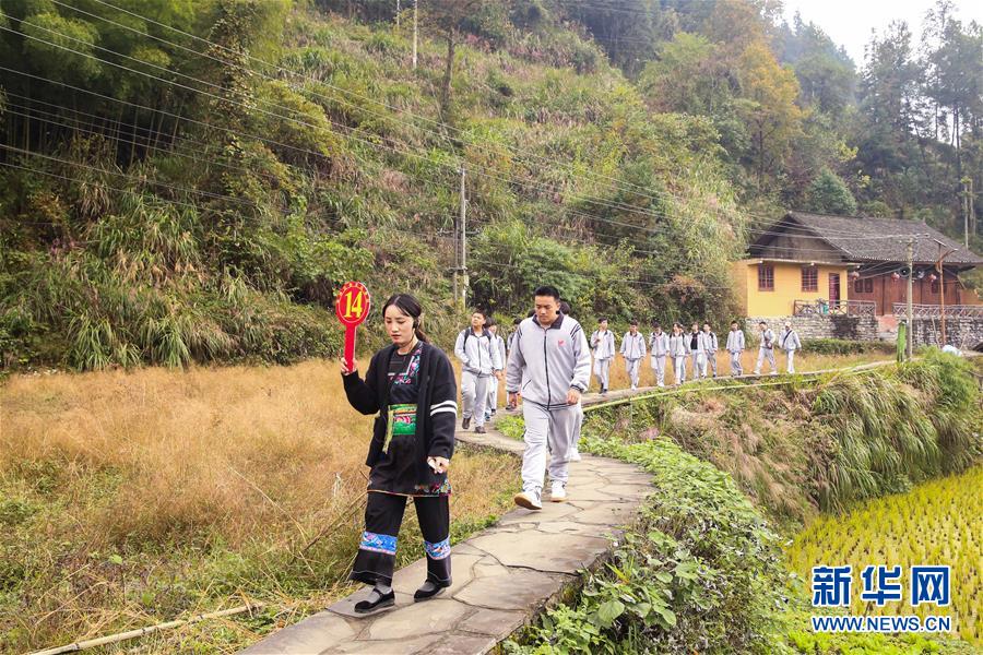 （在習(xí)近平新時(shí)代中國(guó)特色社會(huì)主義思想指引下——新時(shí)代新作為新篇章·習(xí)近平總書(shū)記關(guān)切事·圖文互動(dòng)）（3）精準(zhǔn)扶貧7年，十八洞村“長(zhǎng)”出10余種新職業(yè)