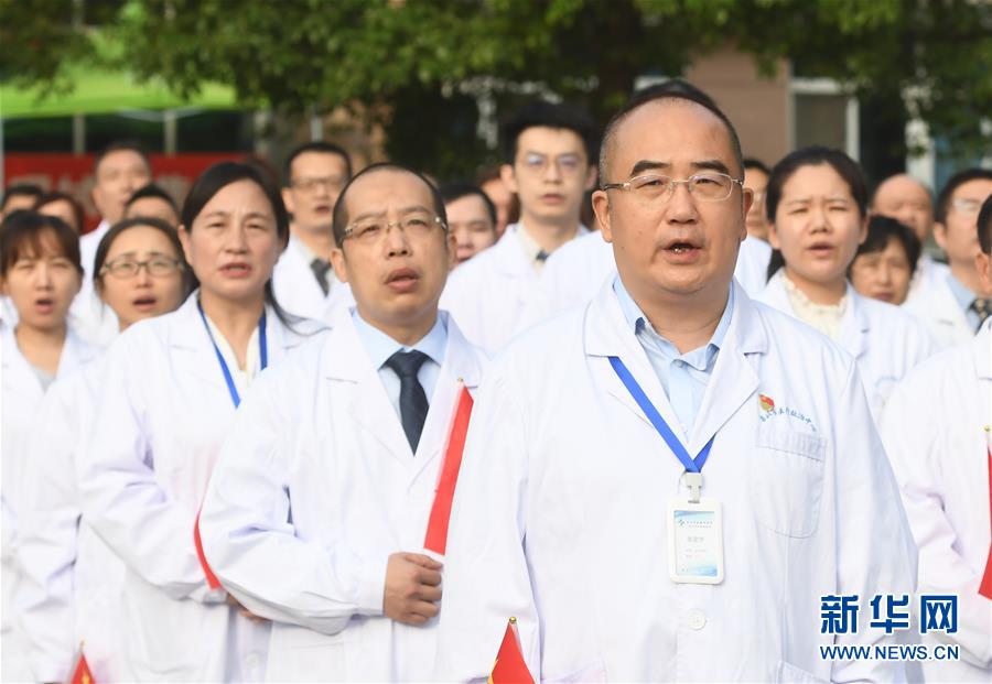 （抗疫先進(jìn)事跡·圖文互動(dòng)）（2）張定宇：疫情“暴風(fēng)眼”里，“漸凍”之軀與時(shí)間賽跑