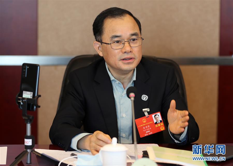 （兩會·熱點畫報）（4）代表委員建言統(tǒng)籌做好經(jīng)濟(jì)社會發(fā)展工作