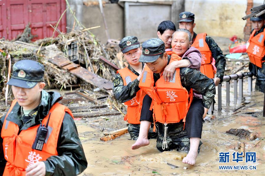 （新華全媒頭條·圖文互動）（5）沿著中國特色強軍之路闊步前進——黨中央、中央軍委領(lǐng)導(dǎo)推進國防和軍隊建設(shè)70年紀(jì)實