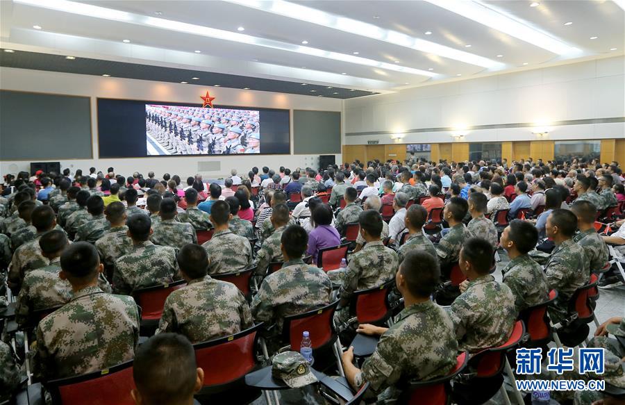 （圖文互動）（3）“我和我的祖國，一刻也不能分割”——解放軍駐香港部隊(duì)與市民共同慶祝國慶70周年見聞