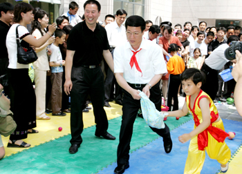 “為民、務(wù)實、清廉”——記中共中央政治局常委張高麗