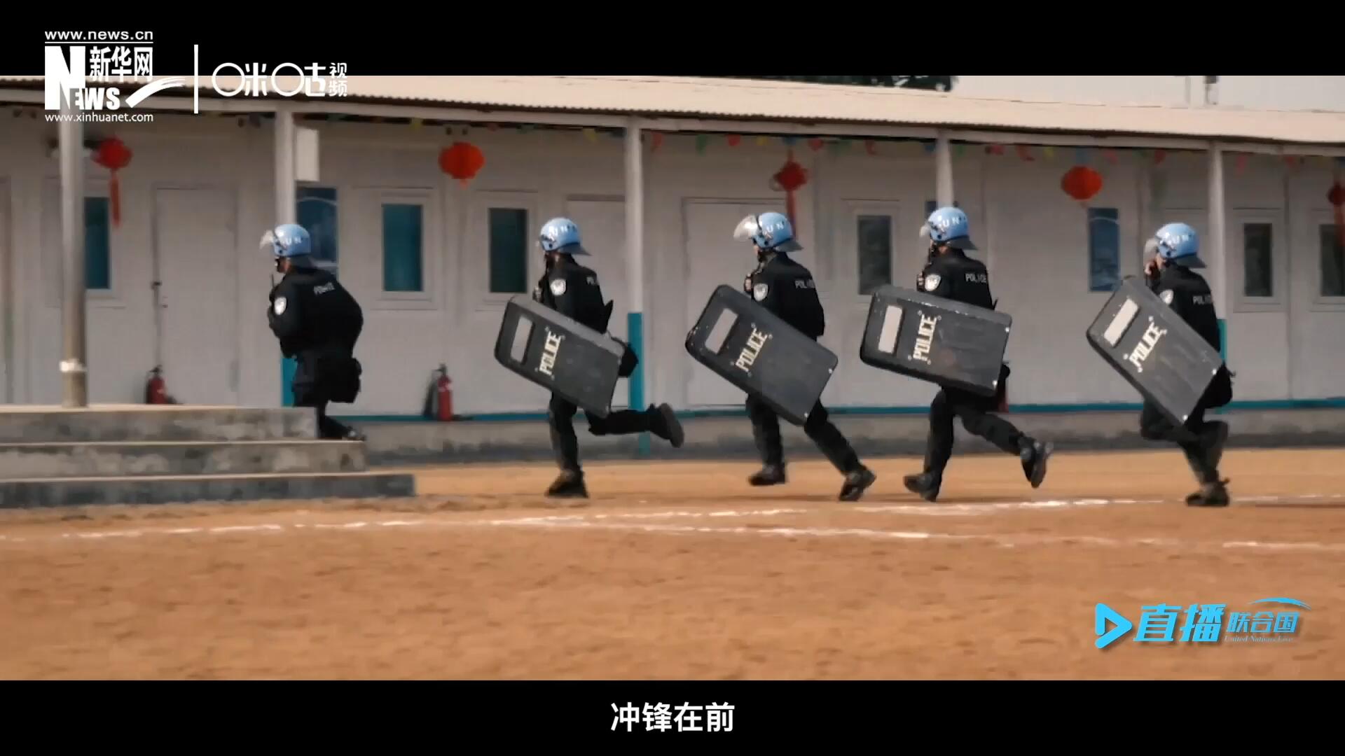 有這樣一支隊(duì)伍，他們不畏艱險(xiǎn)，沖鋒在前，頭戴藍(lán)盔，為和平而戰(zhàn)，他們的名字叫做聯(lián)合國(guó)維和部隊(duì)。
