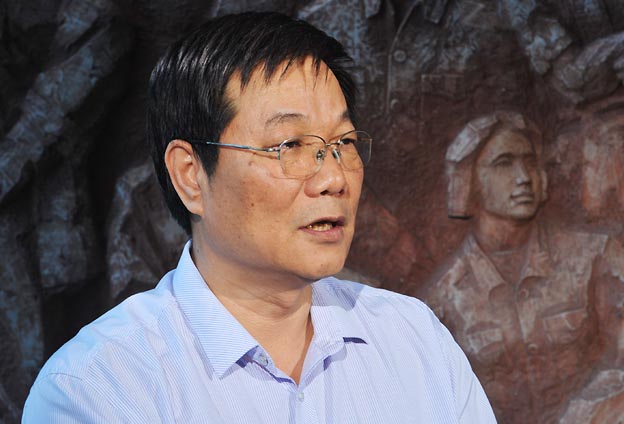 我們把黨的政治優(yōu)勢和現(xiàn)代企業(yè)制度優(yōu)勢結(jié)合起來，建立完善決策、執(zhí)行、監(jiān)督三個(gè)體系。