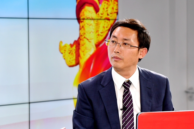繼往是為了開來，那么開什么來？我們的未來是什么？我們現(xiàn)在站在什么歷史方位上？往哪里去走？