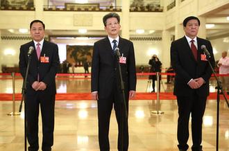 全國(guó)人大代表接受采訪(fǎng)