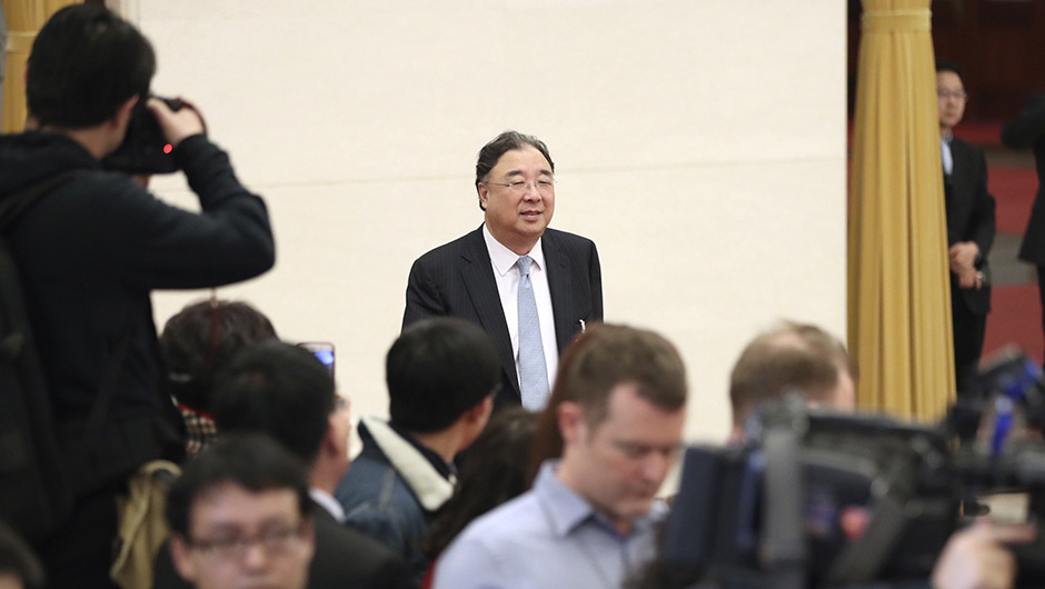 馬曉偉步入“部長通道”，準備接受采訪