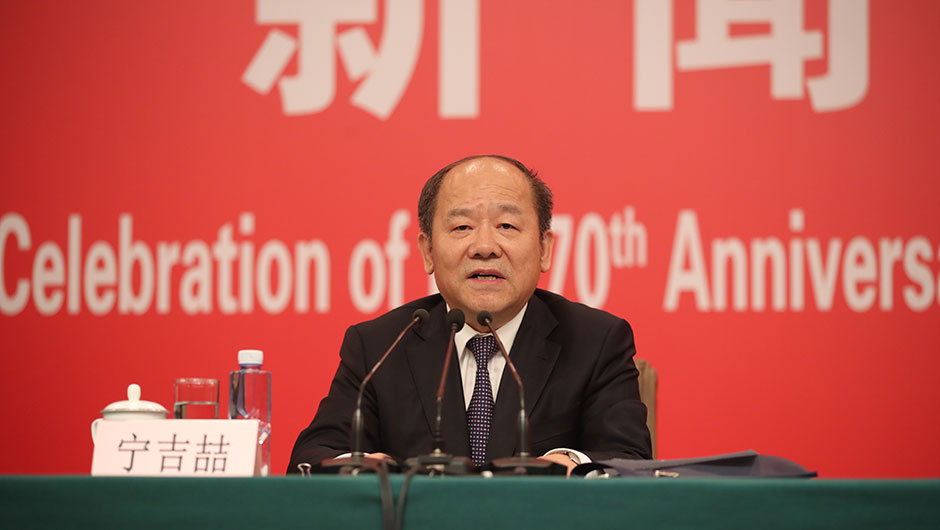國家發(fā)展和改革委員會副主任、國家統(tǒng)計局局長寧吉喆介紹相關情況