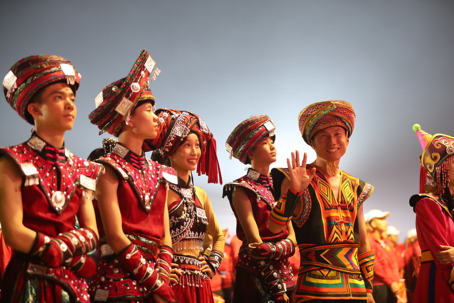 好兒好女好家園，齊心奔小康，共圓中國夢