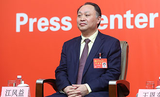 南昌大學(xué)黨委常委、副校長江風(fēng)益