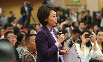 中央電視臺(tái)、中國國際電視臺(tái)記者提問
