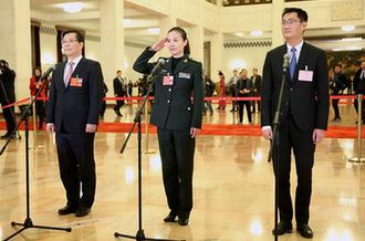 全國(guó)人大代表接受采訪(fǎng)