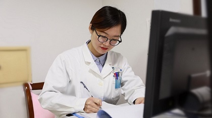 有才！這位女醫(yī)生自創(chuàng)說(shuō)唱視頻，讓科普更“接地氣”