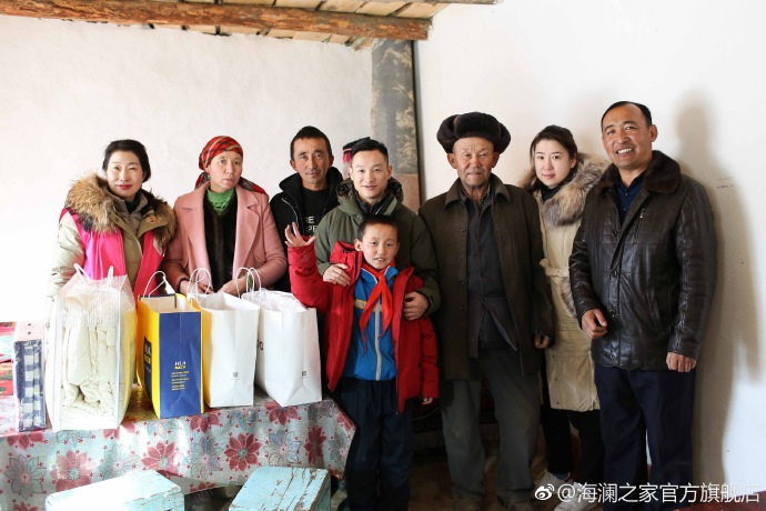 奧運冠軍體操名將楊威把溫暖帶到北疆小朋友們的家中，把體育精神與奮斗的信念，傳遞到所有北疆孩子們的心中。