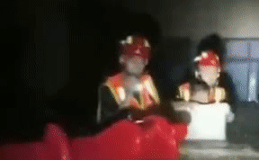 整理箱變小船 小朋友，消防員叔叔來了！