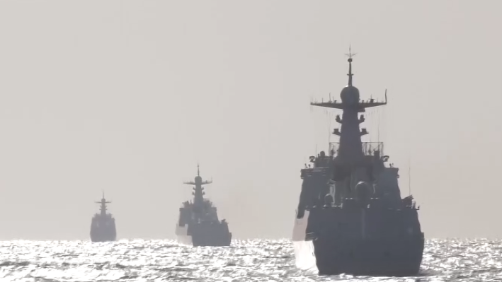 北部戰(zhàn)區(qū)海軍某艦艇訓(xùn)練中心：聚焦實戰(zhàn)！8艘新型艦艇連續(xù)多天開展海上訓(xùn)練