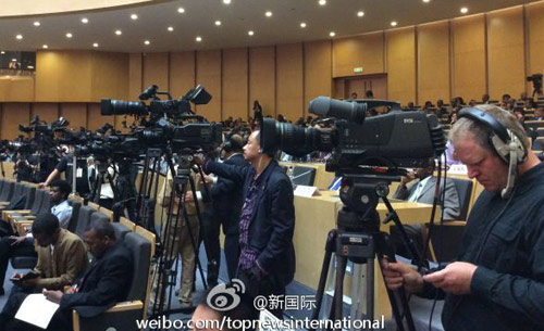 李克強(qiáng)即將在非盟總部發(fā)表演講，請(qǐng)柬“一柬難求”。圖片來(lái)源：“新國(guó)際”微博。