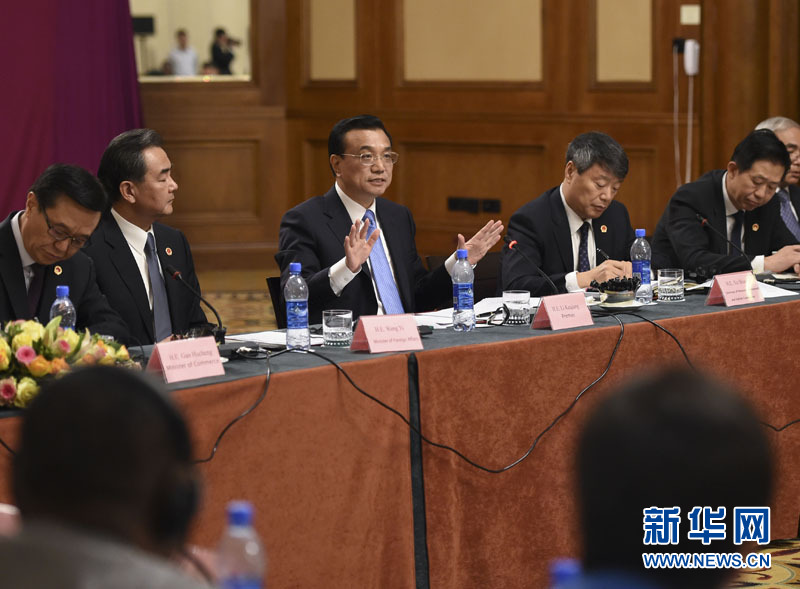  5月6日，中國國務(wù)院總理李克強(qiáng)在埃塞俄比亞首都亞的斯亞貝巴出席中非經(jīng)貿(mào)人文座談會。 新華社記者 李學(xué)仁 攝 