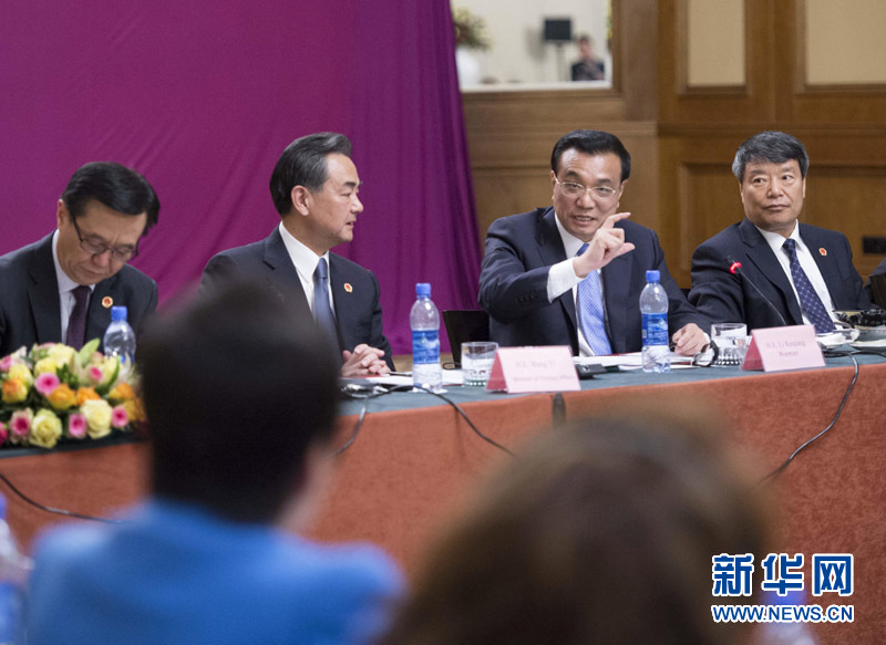  5月6日，中國國務(wù)院總理李克強(qiáng)在埃塞俄比亞首都亞的斯亞貝巴出席中非經(jīng)貿(mào)人文座談會。 新華社記者 王曄 攝 
