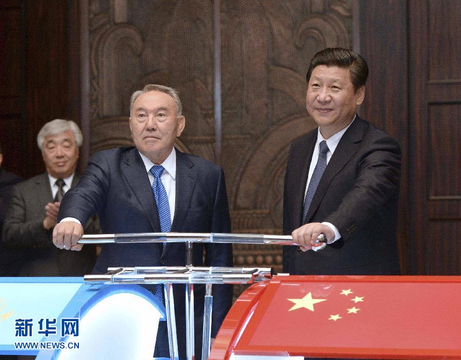 5月19日，國家主席習近平在上海同哈薩克斯坦總統(tǒng)納扎爾巴耶夫舉行會談。這是會談后，兩國元首共同出席中哈連云港物流場站項目遠程投產(chǎn)儀式。新華社記者 馬占成 攝 