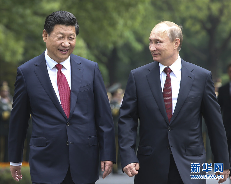 這是會(huì)談前，習(xí)近平在上海西郊會(huì)議中心廣場(chǎng)為普京舉行歡迎儀式。新華社記者 蘭紅光 攝 
