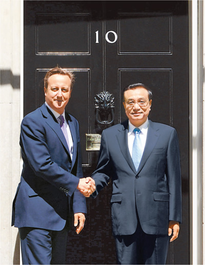 6月17日，國務(wù)院總理李克強在倫敦唐寧街10號首相府同英國首相卡梅倫舉行中英總理年度會晤。新華社記者 李 濤攝 