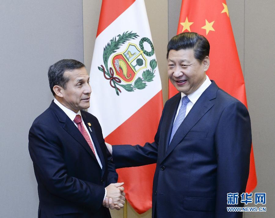 7月16日，國家主席習近平在巴西首都巴西利亞會見秘魯總統(tǒng)烏馬拉。新華社記者 劉建生 攝 