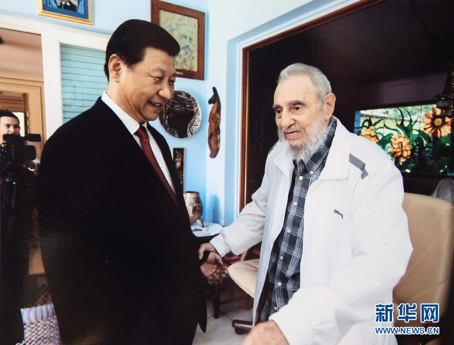 當(dāng)?shù)貢r(shí)間7月22日，國(guó)家主席習(xí)近平在哈瓦那親切探望古巴革命領(lǐng)袖菲德爾·卡斯特羅。 新華社發(fā)