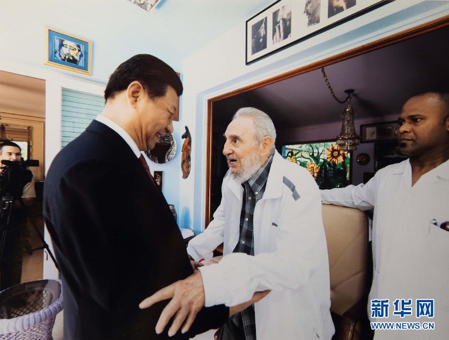 當(dāng)?shù)貢r(shí)間7月22日，國(guó)家主席習(xí)近平在哈瓦那親切探望古巴革命領(lǐng)袖菲德爾·卡斯特羅。 新華社發(fā)
