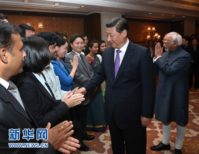 9月18日，國家主席習(xí)近平在印度世界事務(wù)委員會發(fā)表題為《攜手追尋民族復(fù)興之夢》的重要演講。演講結(jié)束后，習(xí)近平接見中印兩國青年代表。新華社記者 龐興雷 攝