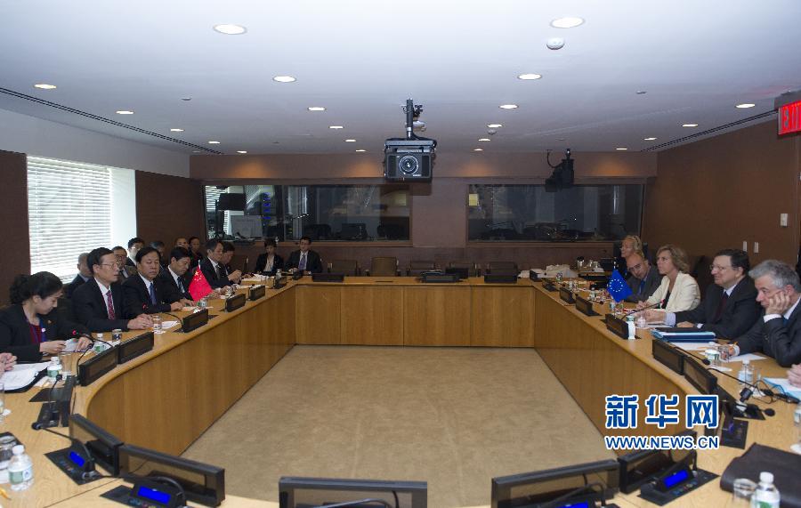  9月23日，正在紐約出席聯(lián)合國氣候峰會的國家主席習近平特使、國務院副總理張高麗在紐約聯(lián)合國總部會見歐盟委員會主席巴羅佐。新華社記者 王曄 攝 