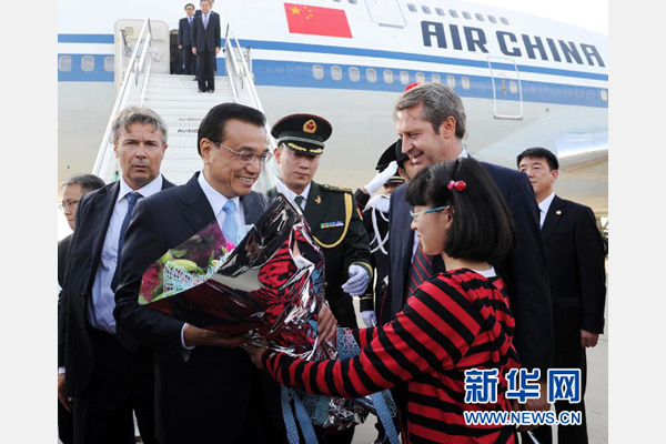10月14日，國(guó)務(wù)院總理李克強(qiáng)乘專機(jī)抵達(dá)羅馬，開(kāi)始對(duì)意大利進(jìn)行正式訪問(wèn)。新華社記者 饒愛(ài)民 攝